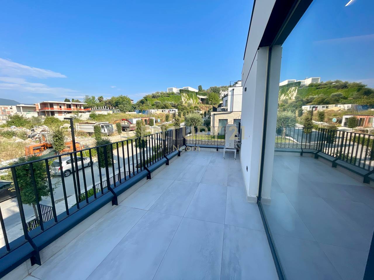 QIRA, VILE E BASHKENGJITUR TE REZIDENCA FOREST, LIQENI I THATE!