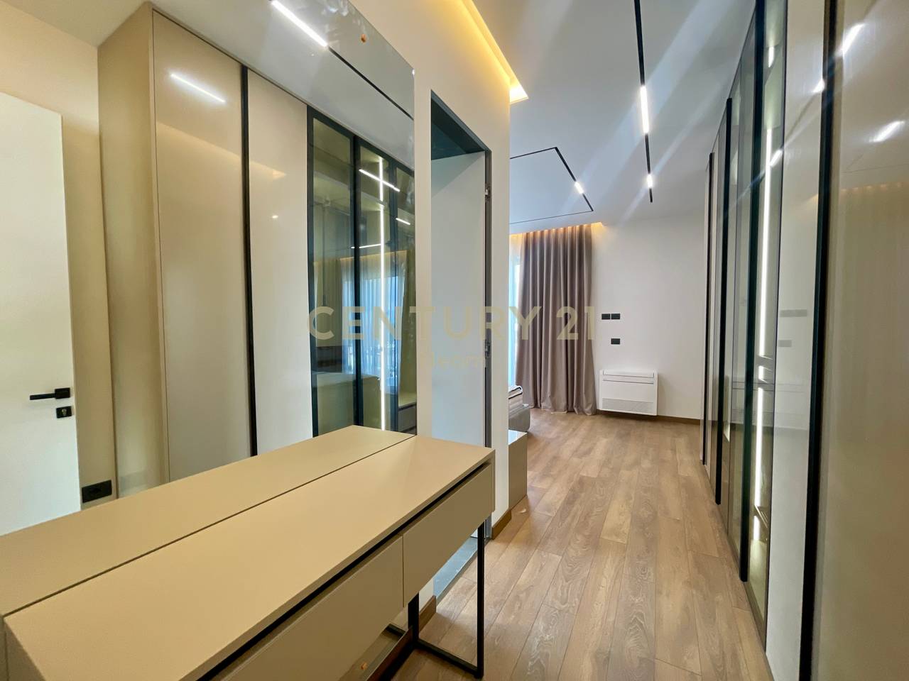 QIRA, VILE E BASHKENGJITUR TE REZIDENCA FOREST, LIQENI I THATE!