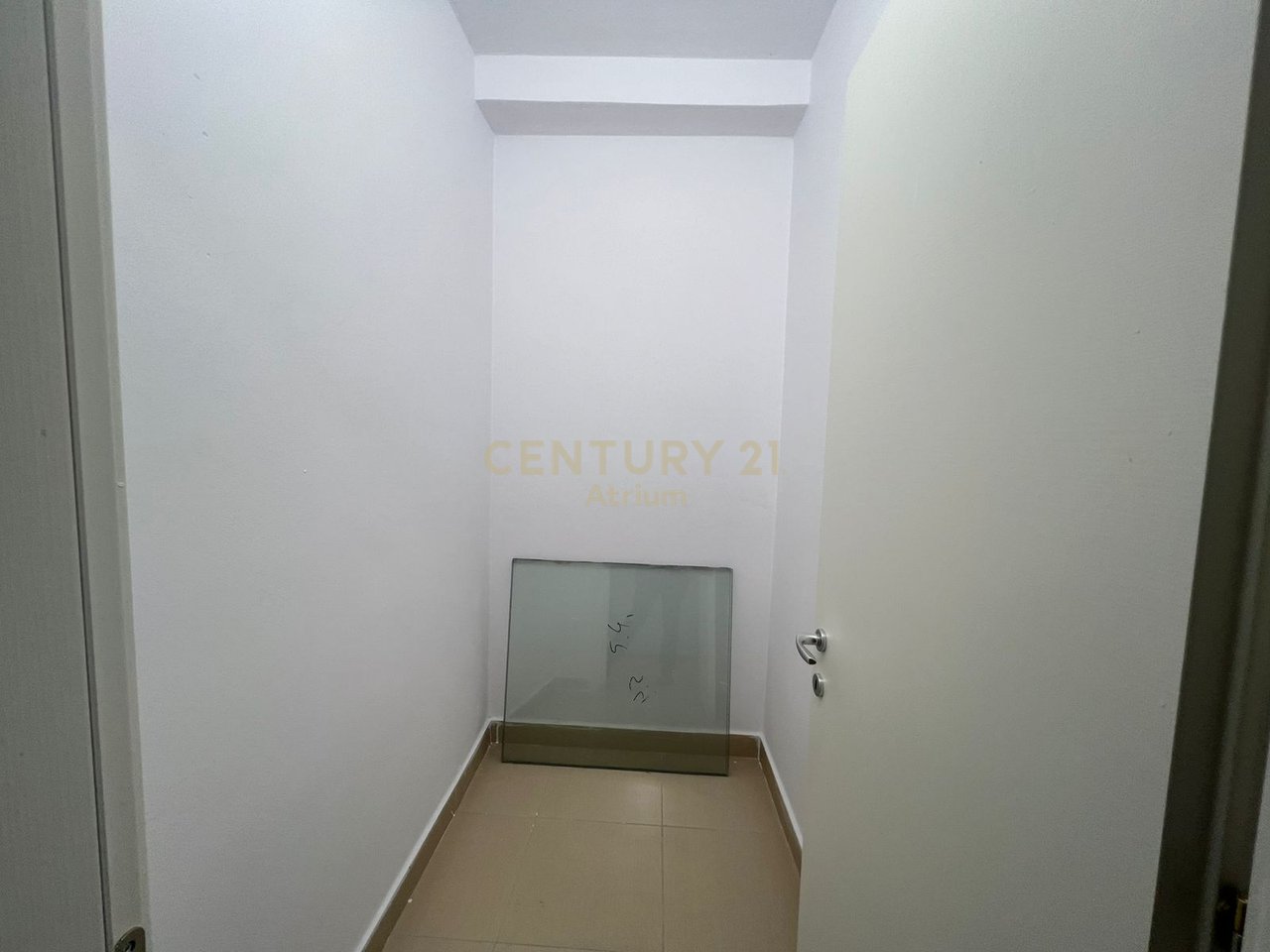 JEPET ME QIRA APARTAMENTI 1+1+2  TEK FARMACIA 10