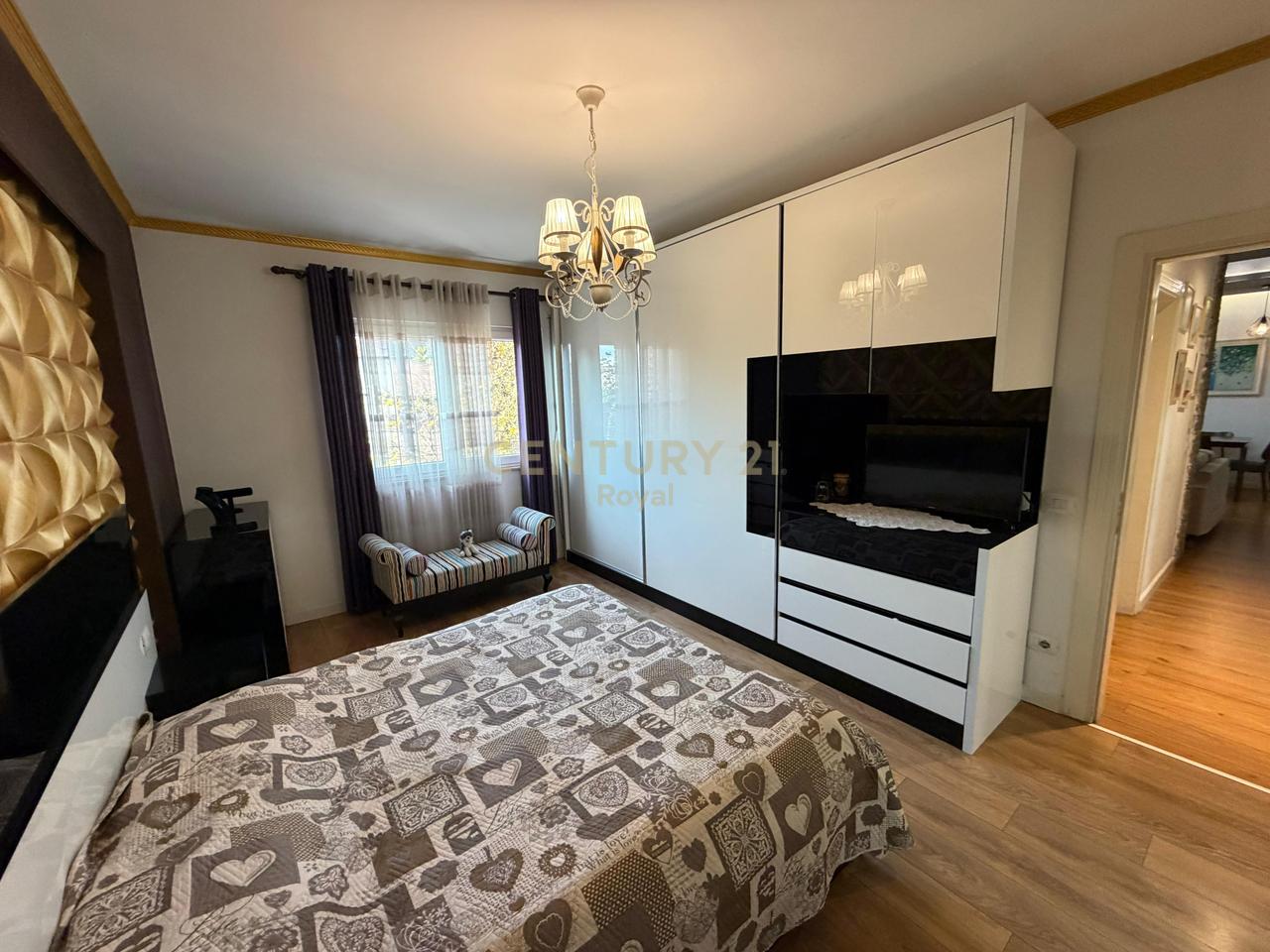 Shitet apartament i mobiluar 3+1+2 ne Ali Dem prane Rossman&Lala