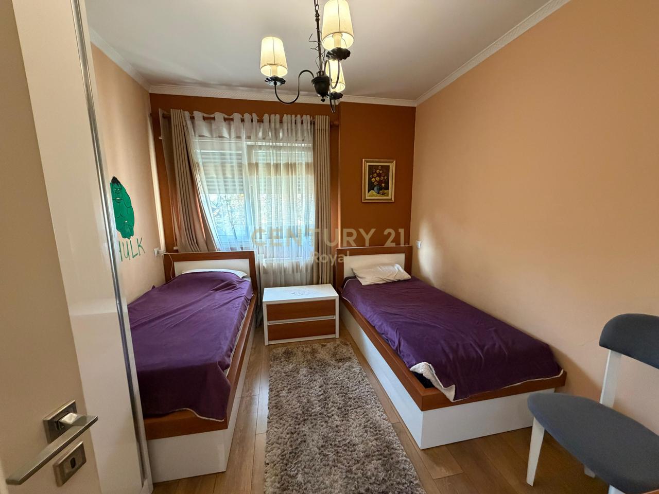 Shitet apartament i mobiluar 3+1+2 ne Ali Dem prane Rossman&Lala