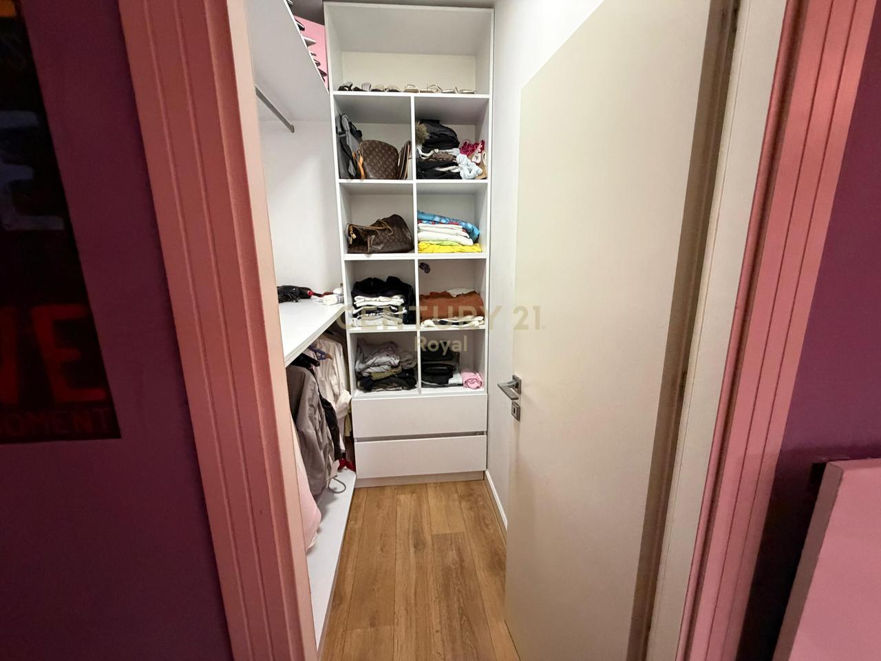 Shitet apartament i mobiluar 3+1+2 ne Ali Dem prane Rossman&Lala