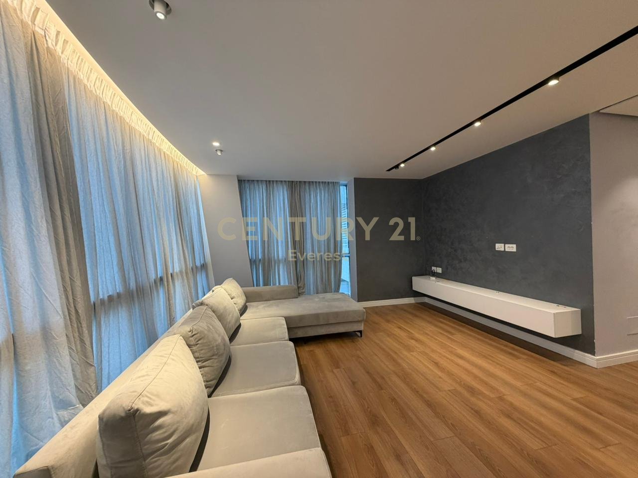 REZIDENCA KODRA DIELLIT 1, APARTAMENT 3+1 ME GARDEROBE PER QIRA