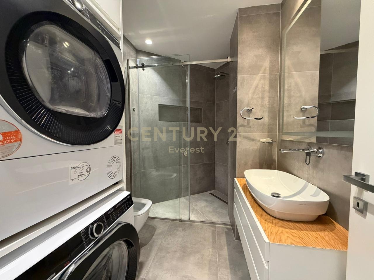 REZIDENCA KODRA DIELLIT 1, APARTAMENT 3+1 ME GARDEROBE PER QIRA