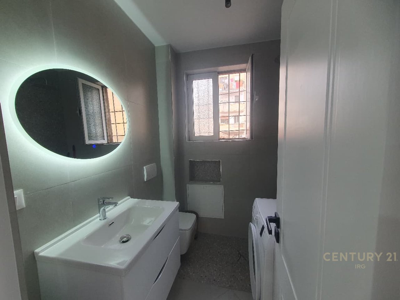 JEPET AMBIENT 2+1+2 PER QIRA TE MINE PEZA!