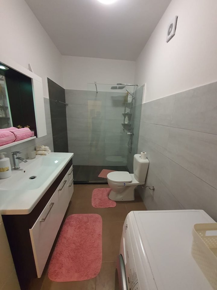 Apartament 1+1 Me Qira në Kompleksin Delijorgji,Tiranë