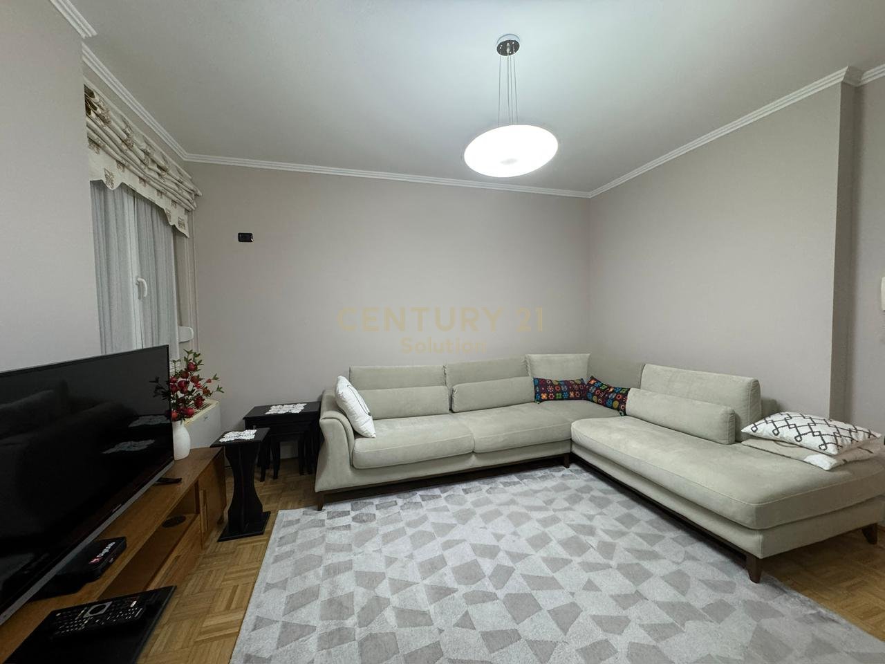 JAPIM ME QIRA 2+1 PRANE POSTES NR. 8