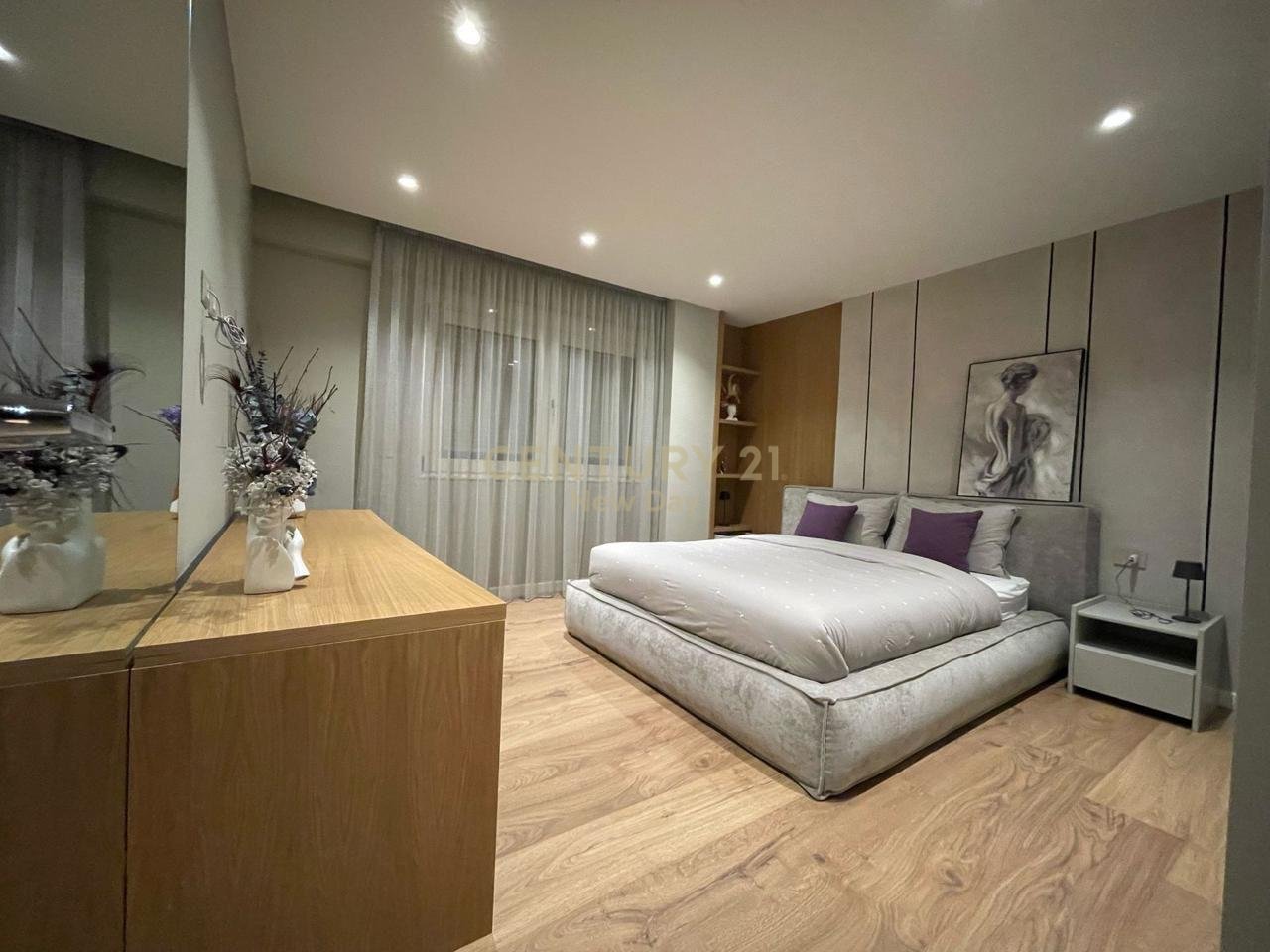 Jepet apartament 1+1 me qira ne plazh!