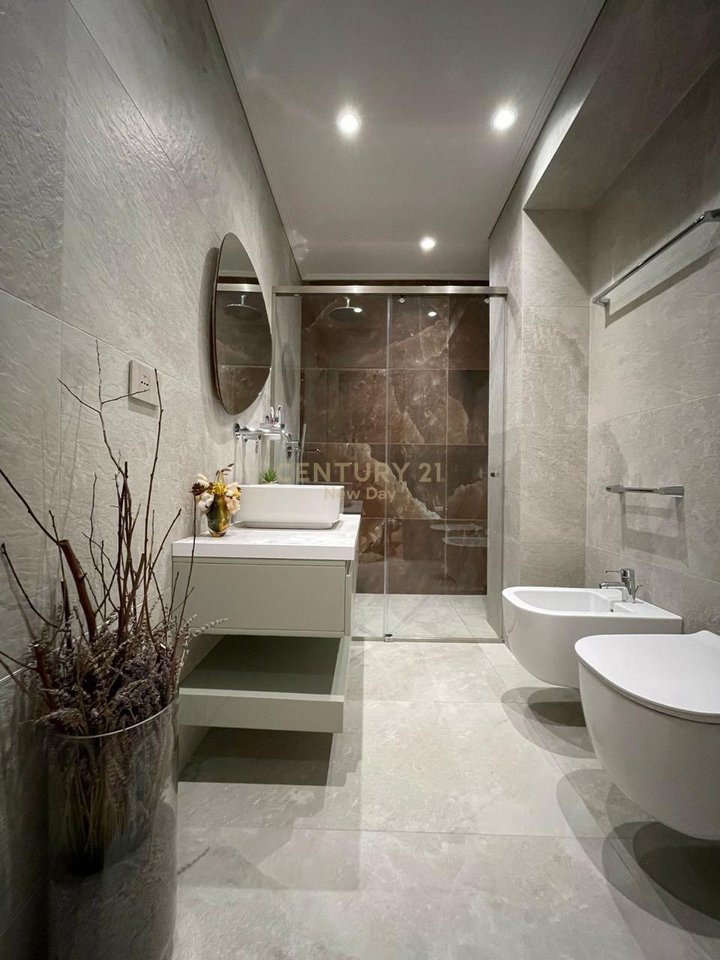 Jepet apartament 1+1 me qira ne plazh!