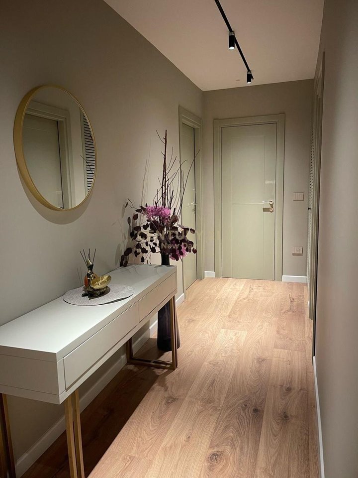 Jepet apartament 1+1 me qira ne plazh!