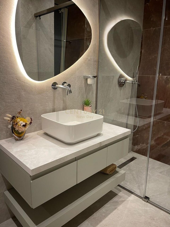 Jepet apartament 1+1 me qira ne plazh!