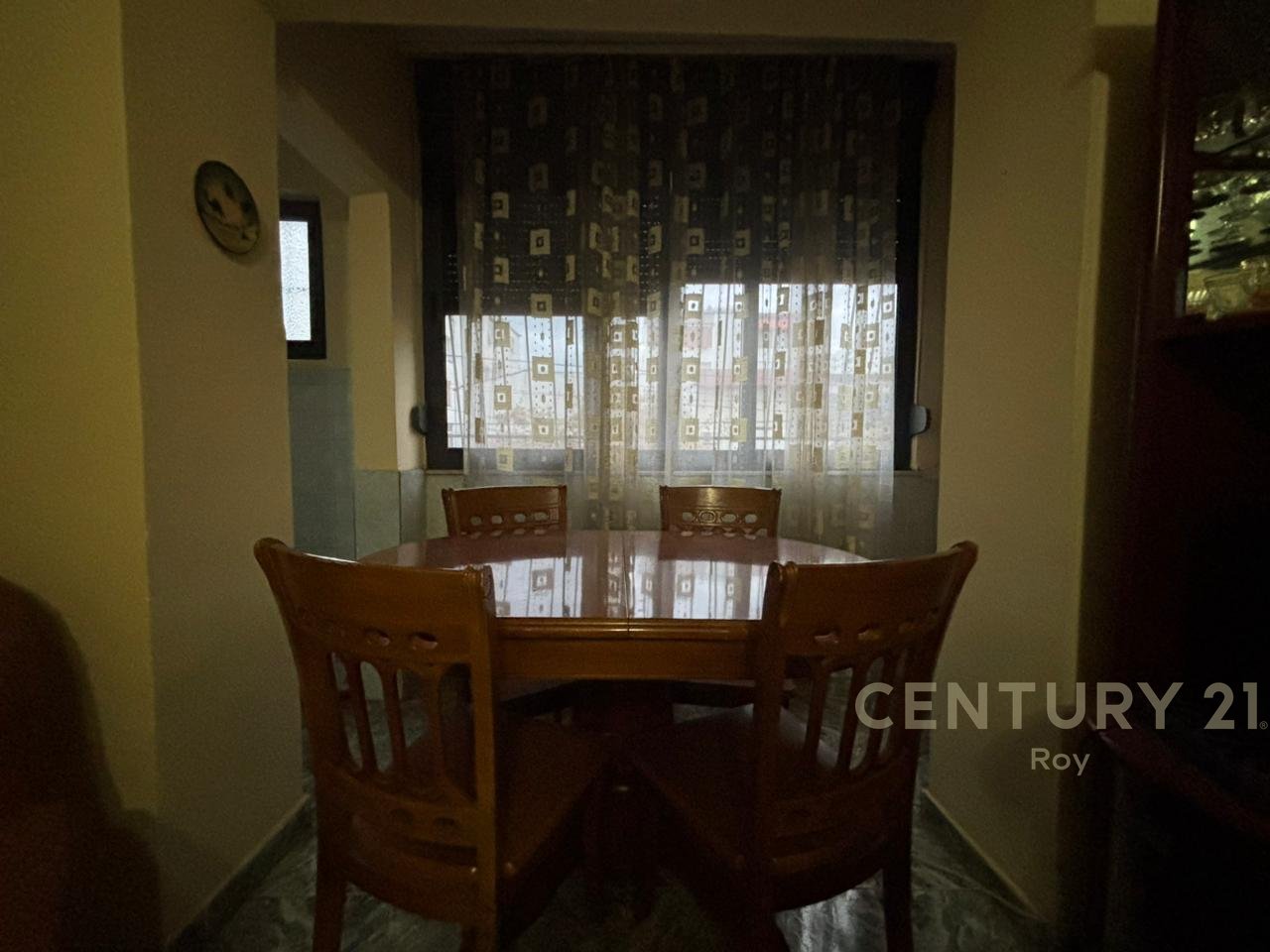 JAPIM ME QIRA APARTAMENT 3+1 PRANE TREGU FRUTA - PERIMEVE!