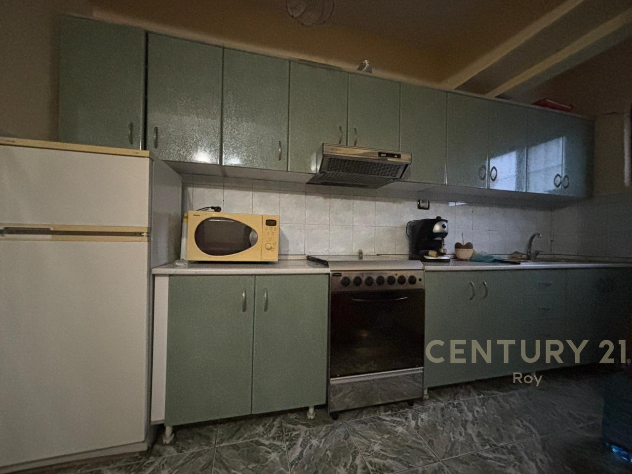 JAPIM ME QIRA APARTAMENT 3+1 PRANE TREGU FRUTA - PERIMEVE!