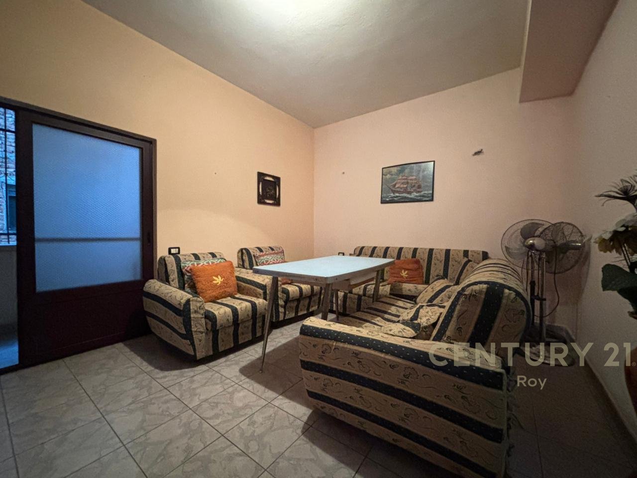 JAPIM ME QIRA APARTAMENT 3+1 PRANE TREGU FRUTA - PERIMEVE!