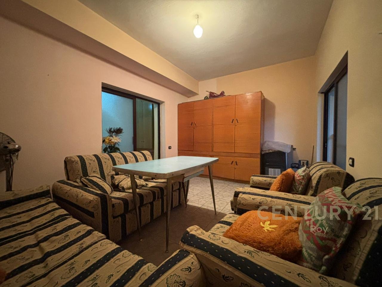 JAPIM ME QIRA APARTAMENT 3+1 PRANE TREGU FRUTA - PERIMEVE!