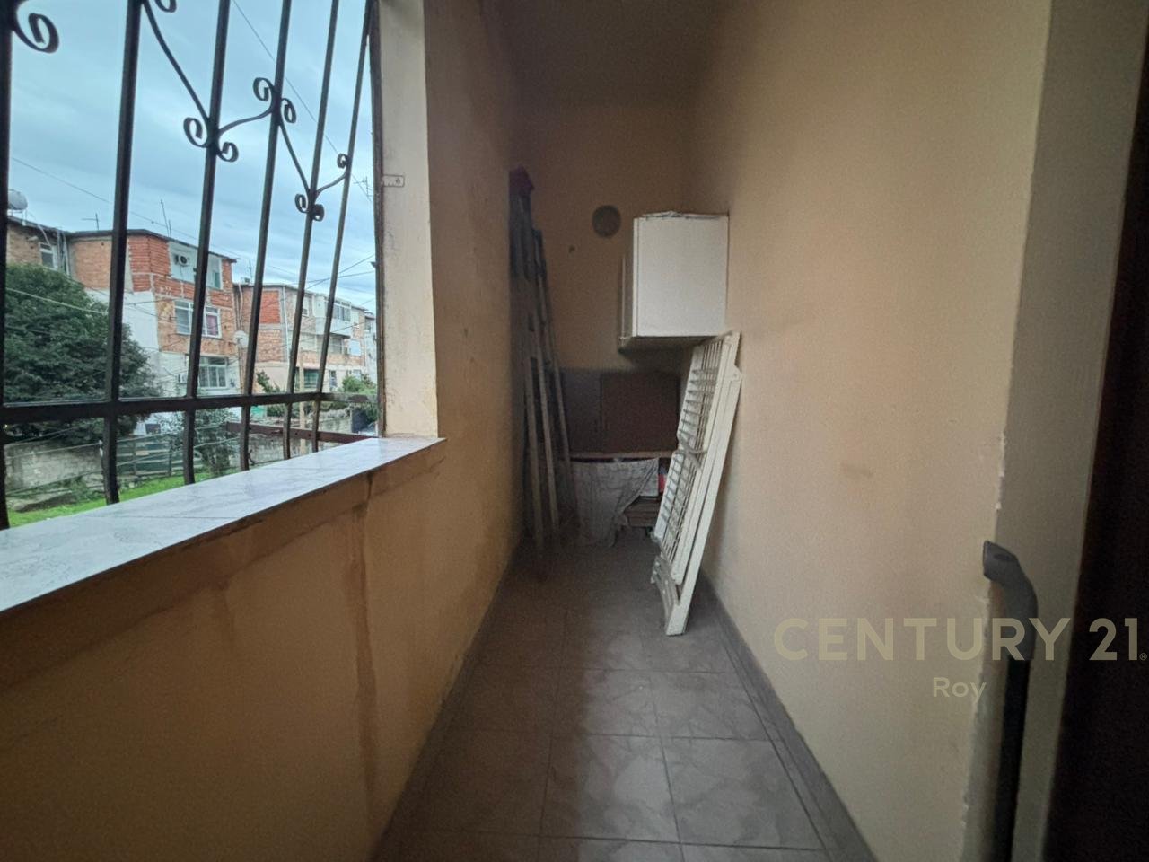 JAPIM ME QIRA APARTAMENT 3+1 PRANE TREGU FRUTA - PERIMEVE!