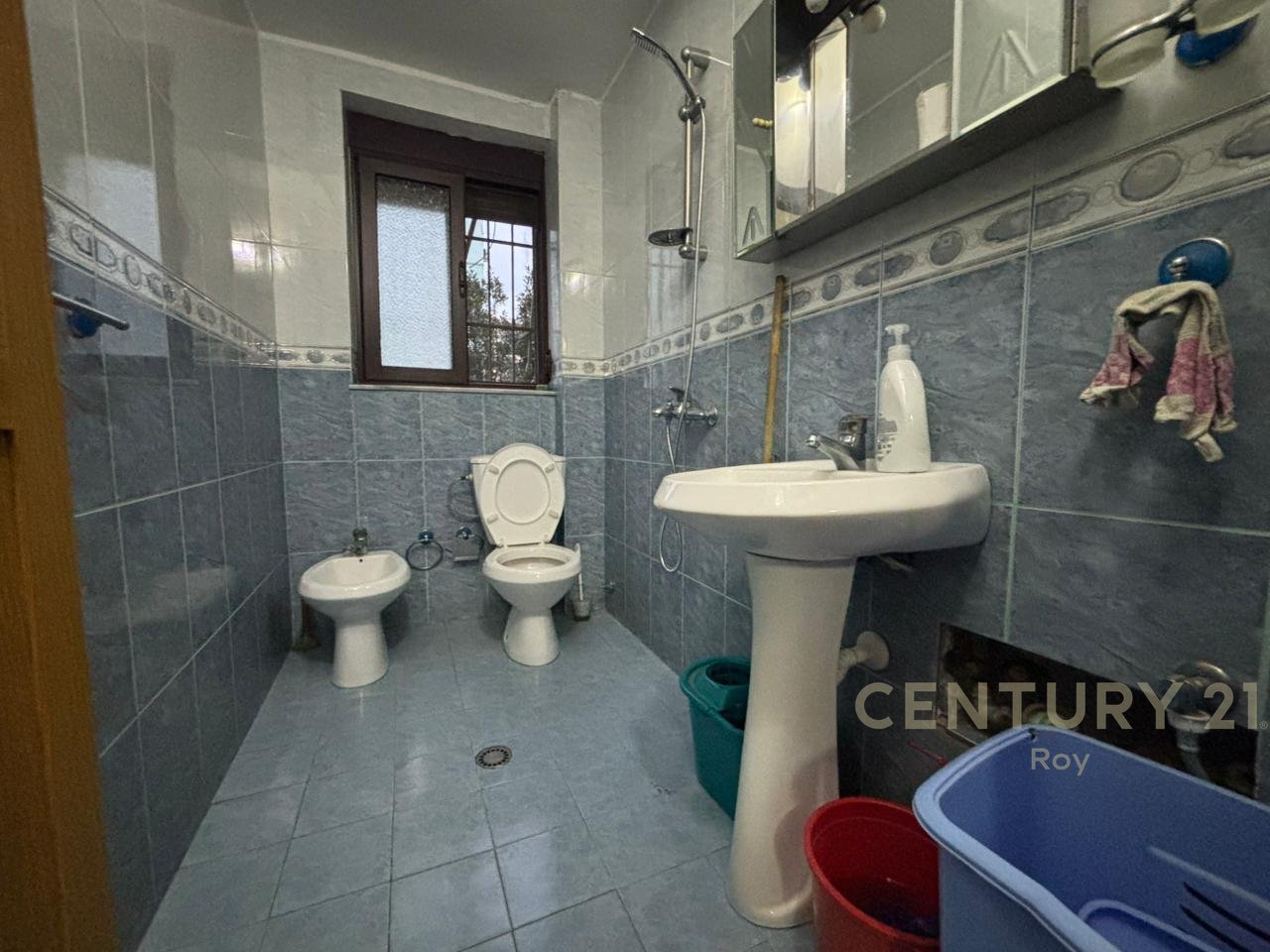 JAPIM ME QIRA APARTAMENT 3+1 PRANE TREGU FRUTA - PERIMEVE!