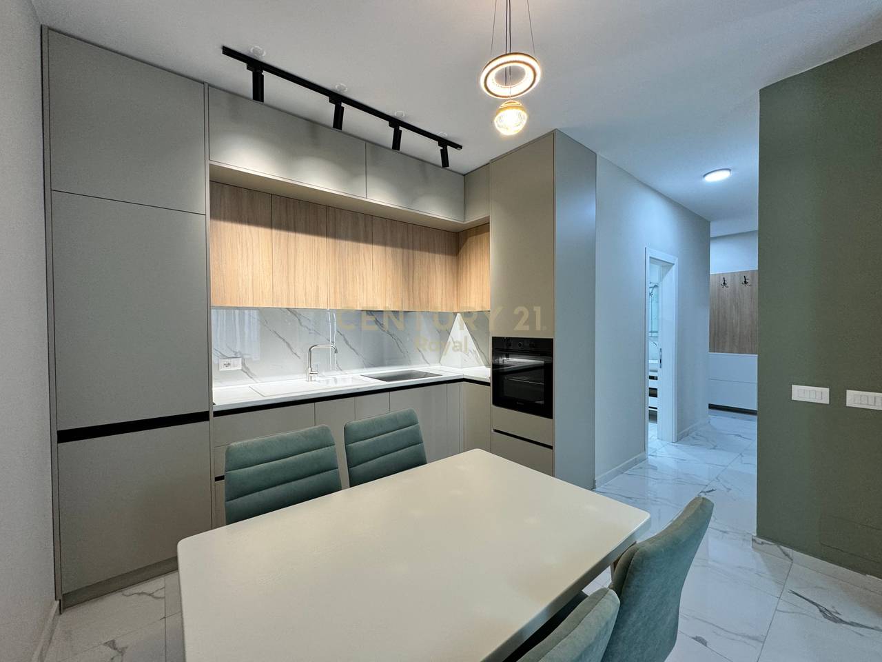 Appartamento 2+1 in affitto in via Mine Peza, nella Golden Tower Residence Tirana - 1100€ | 93,7 m²