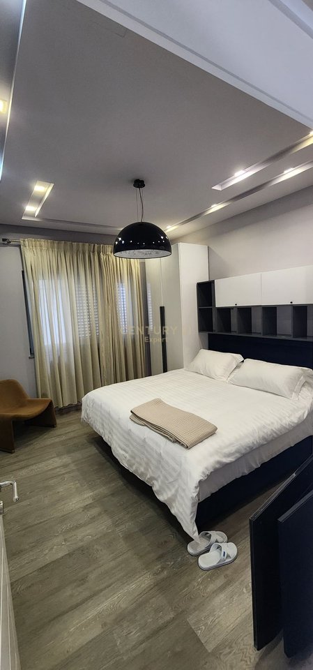 VILE PER QERA TEK LIQENI I TIRANES!!!