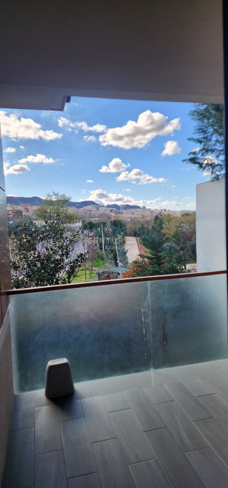 VILE PER QERA TEK LIQENI I TIRANES!!!