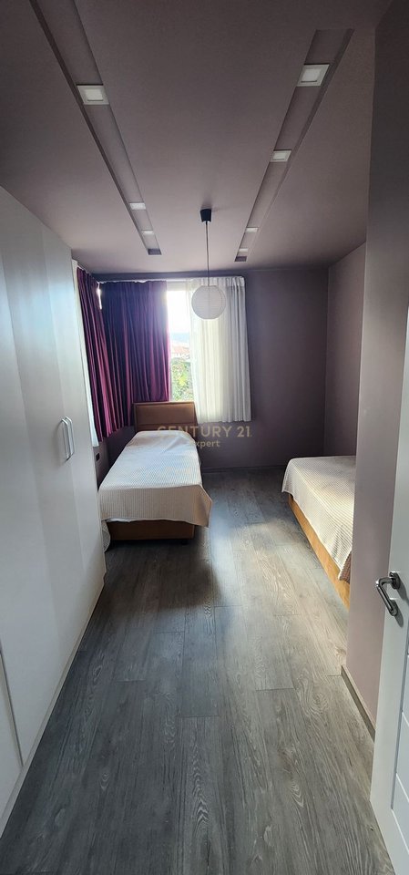 VILE PER QERA TEK LIQENI I TIRANES!!!