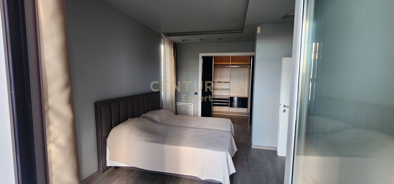 VILE PER QERA TEK LIQENI I TIRANES!!!