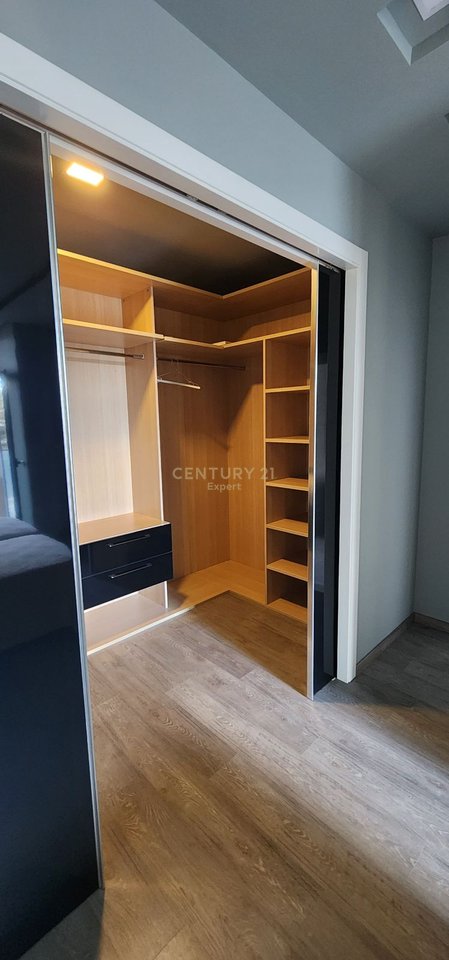 VILE PER QERA TEK LIQENI I TIRANES!!!