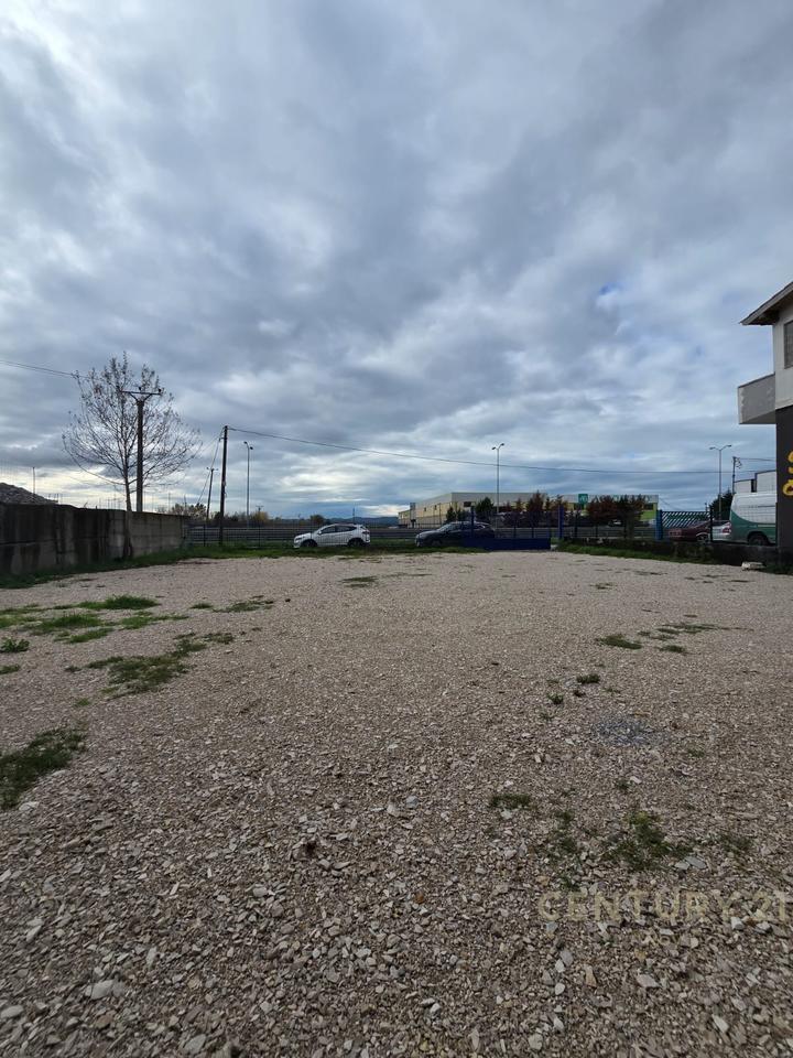 KAPANON EKSKLUZIV NË DALJE TË KAVAJËS – POZICION STRATEGJIK BUZË RRUGËS!