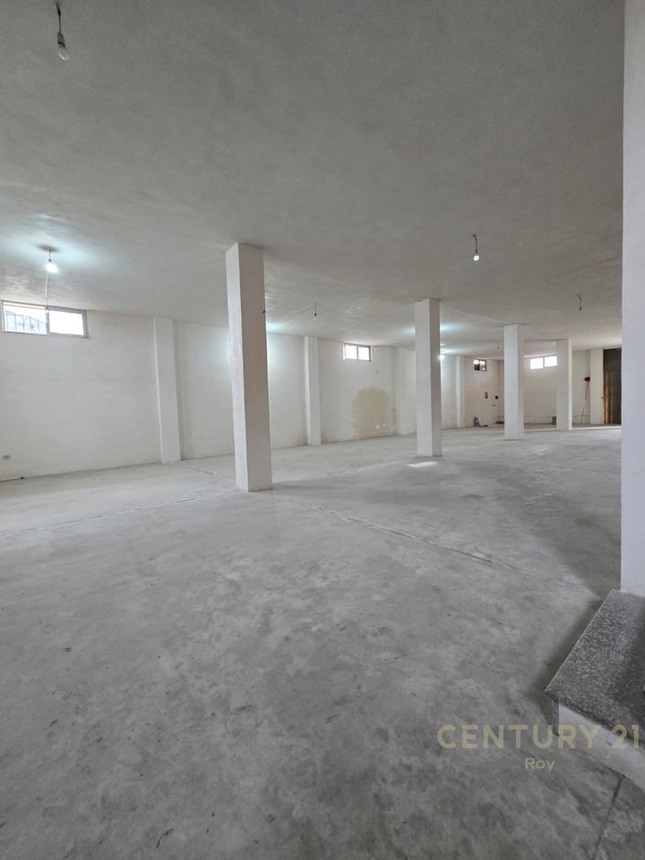 KAPANON EKSKLUZIV NË DALJE TË KAVAJËS – POZICION STRATEGJIK BUZË RRUGËS!