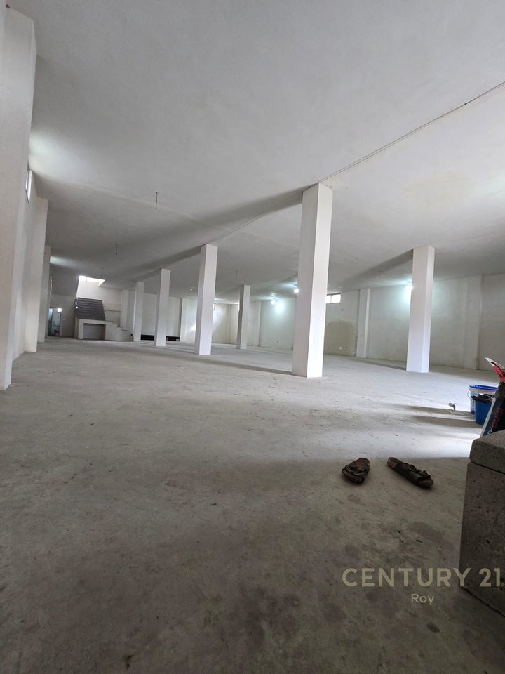 KAPANON EKSKLUZIV NË DALJE TË KAVAJËS – POZICION STRATEGJIK BUZË RRUGËS!