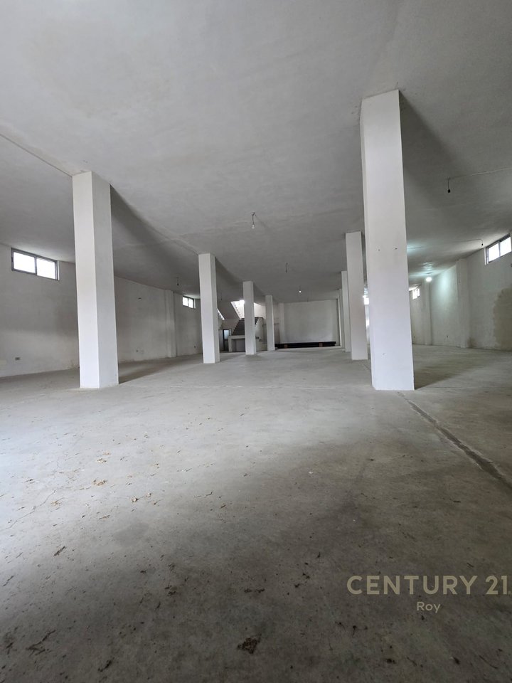 KAPANON EKSKLUZIV NË DALJE TË KAVAJËS – POZICION STRATEGJIK BUZË RRUGËS!