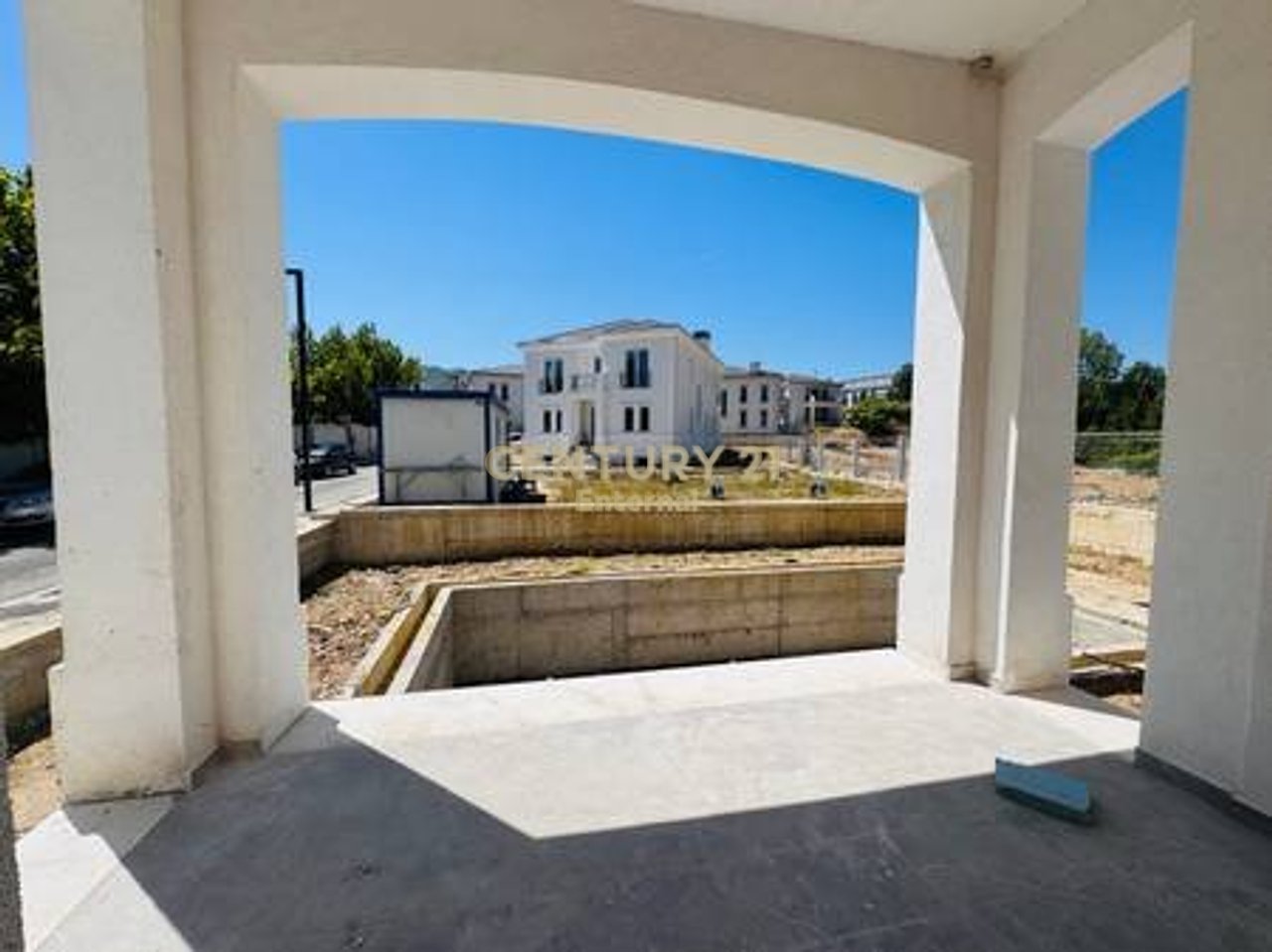 Shitet Vila tek Rolling Hills 2