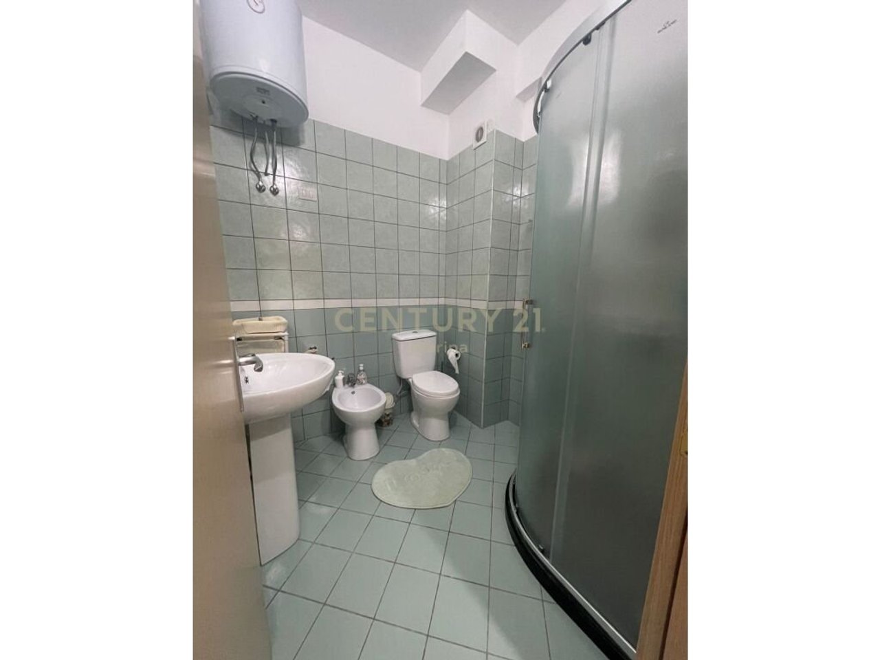 APARTAMENT 1+1 PER QIRA ,NE LUNGOMARE!