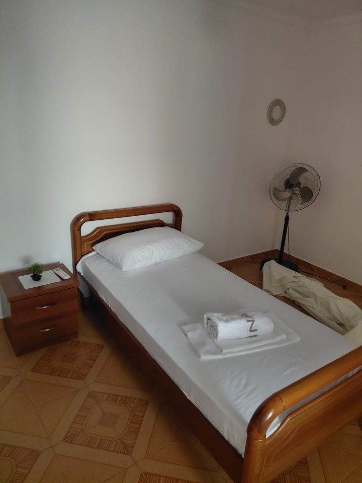 SHTEPI PRIVATE PER QIRA,PRANE PLAZHIT TE VJETER!