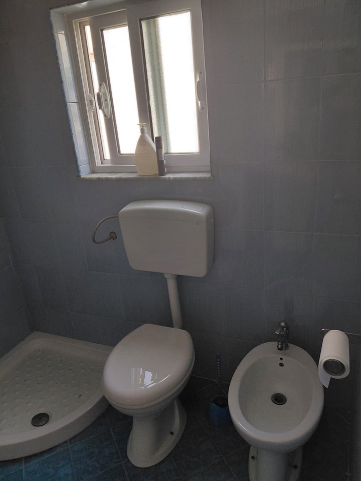 SHTEPI PRIVATE PER QIRA,PRANE PLAZHIT TE VJETER!