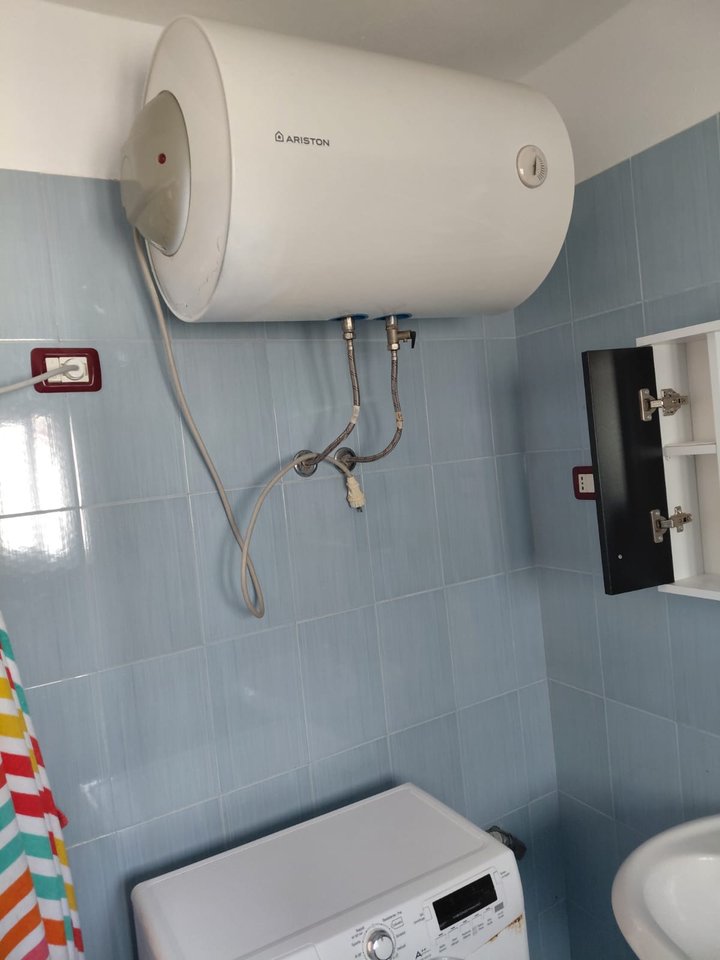 SHTEPI PRIVATE PER QIRA,PRANE PLAZHIT TE VJETER!