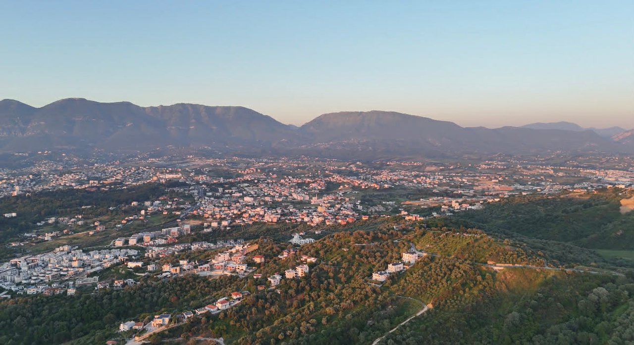 SHESIM, TERRENO DI 1500 m² CON PERMESSO DI COSTRUZIONE!