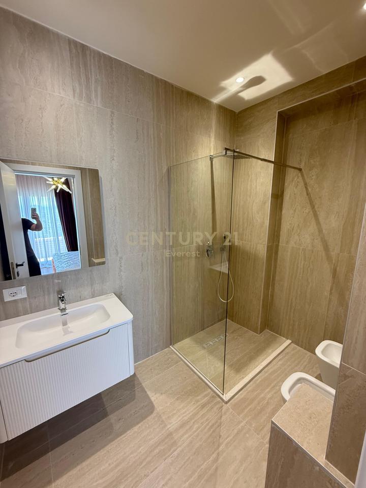FARKE - RESIDENCA LAKE LAND, JAPIM ME QIRA APARTAMENT 2+1+POST PARKIMI