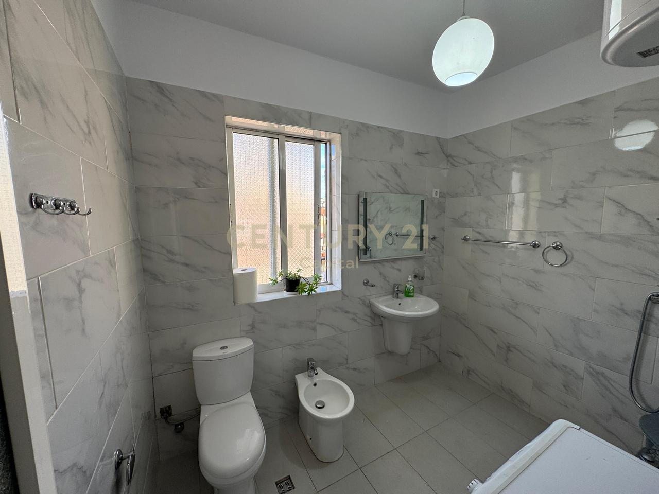 Ambient Për Zyrë Me Qira te Ministria e Jashtme, Tiranë