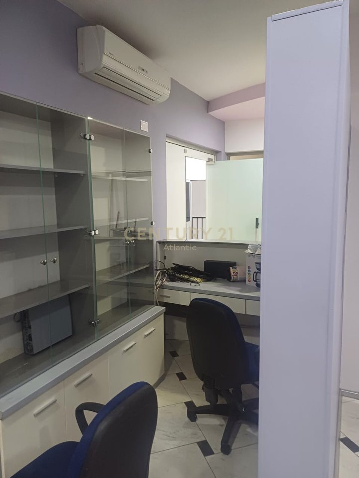 Shitet Ambient Biznesi – Rruga Aleksandër Goga, pranë Muzeumit, Durrës