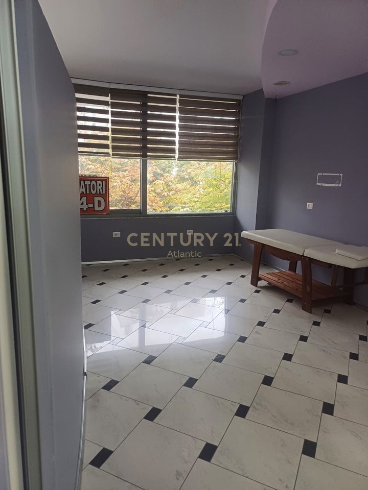 Shitet Ambient Biznesi – Rruga Aleksandër Goga, pranë Muzeumit, Durrës