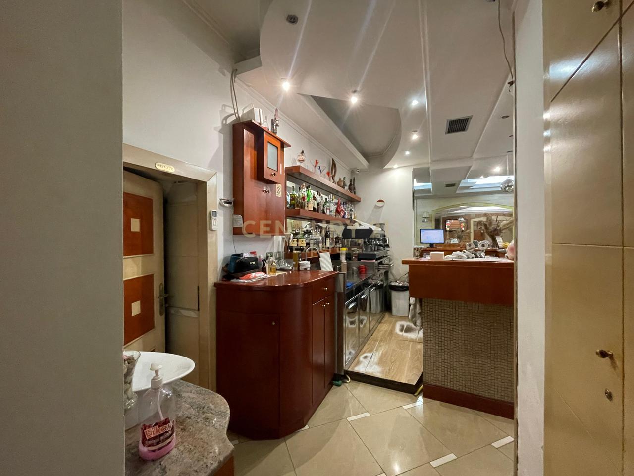 AMBIENT KOMERCIAL PER QIRA NE RRUGEN E KAVAJES !