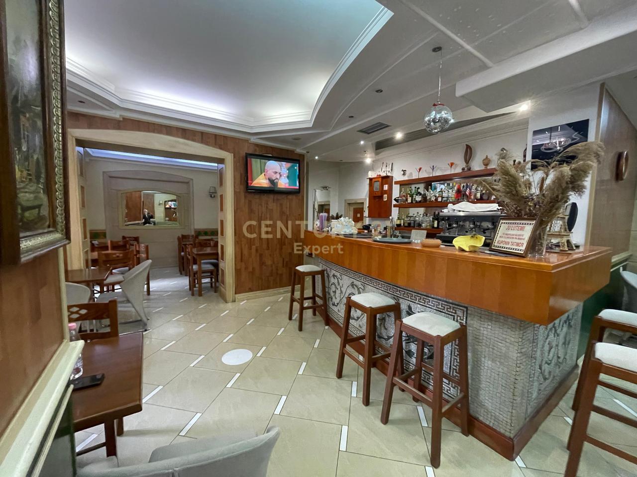 AMBIENT KOMERCIAL PER QIRA NE RRUGEN E KAVAJES !