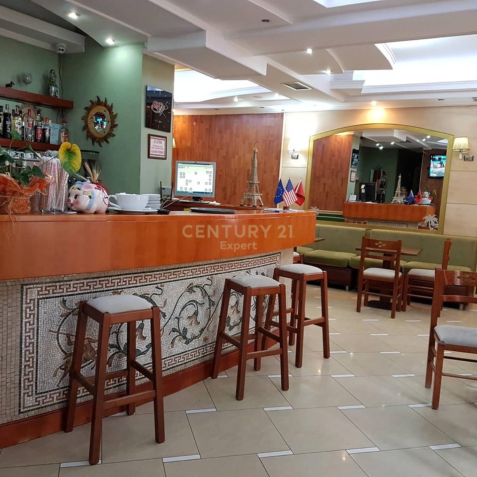 AMBIENT KOMERCIAL PER QIRA NE RRUGEN E KAVAJES !