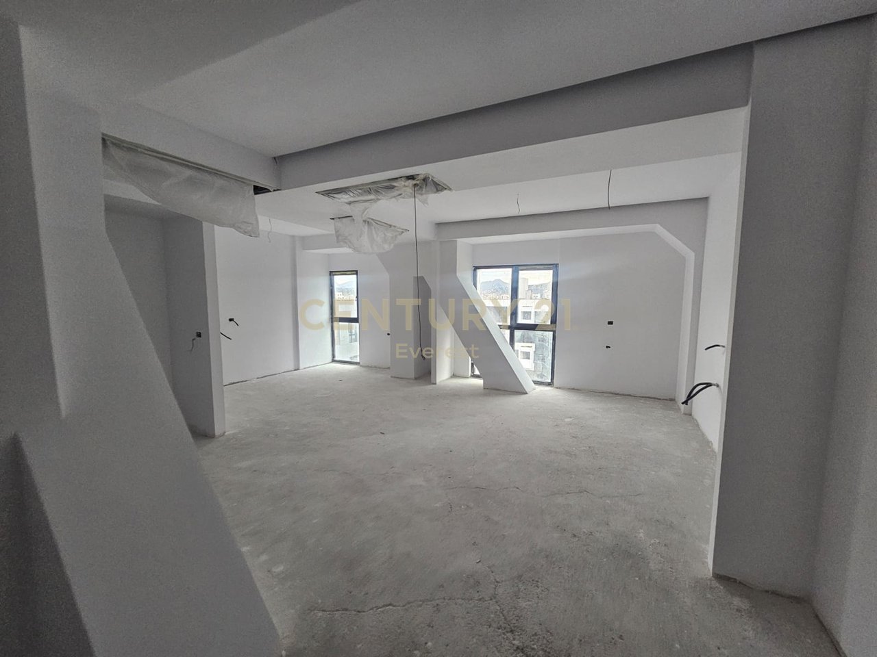 SQUARE 21, SHESIM AMBIENT PER ZYRE