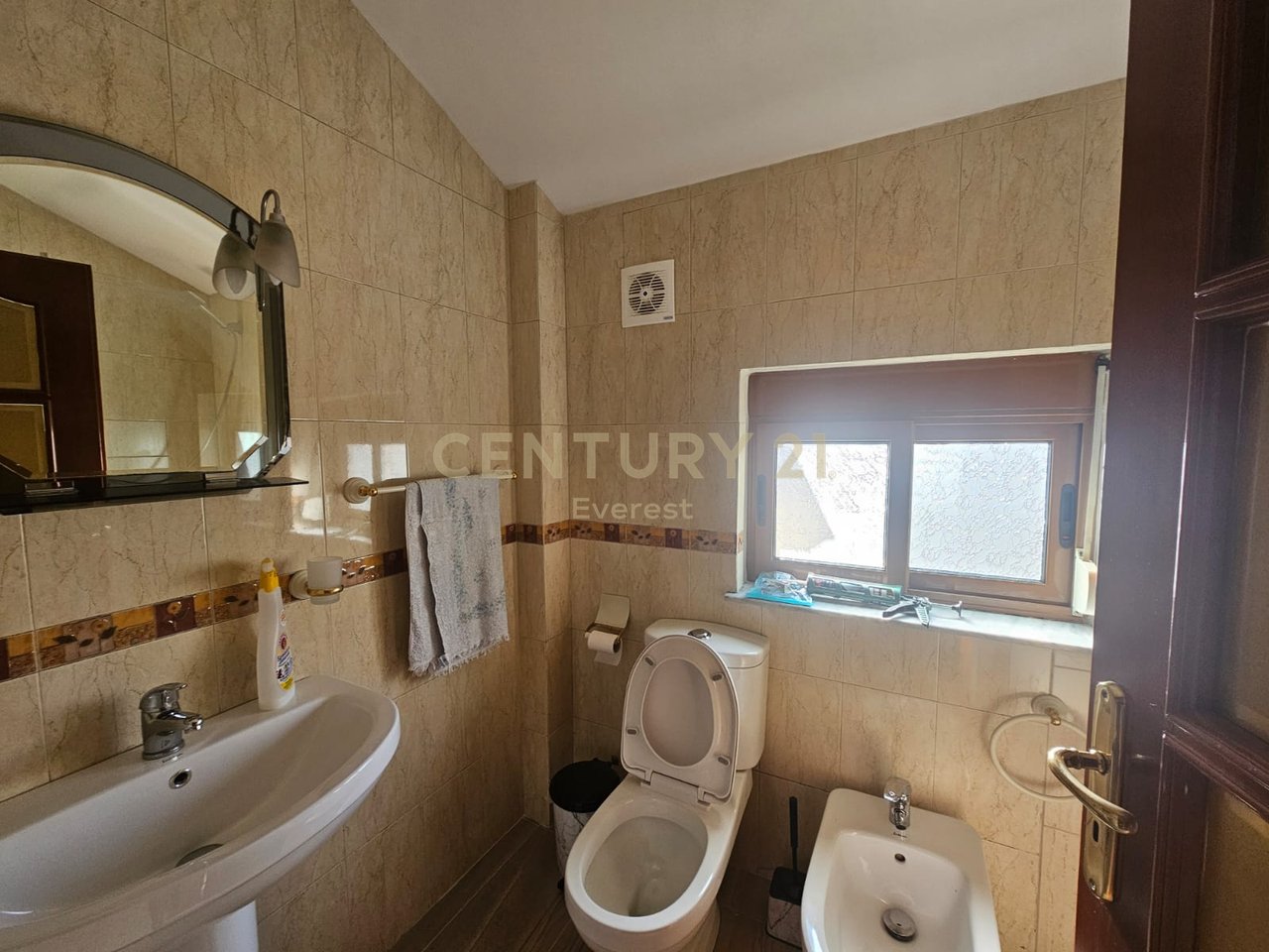 RESTORANT DURRESI, SHESIM DUPLEX 2+1+2 ME 100M2 BODRUM