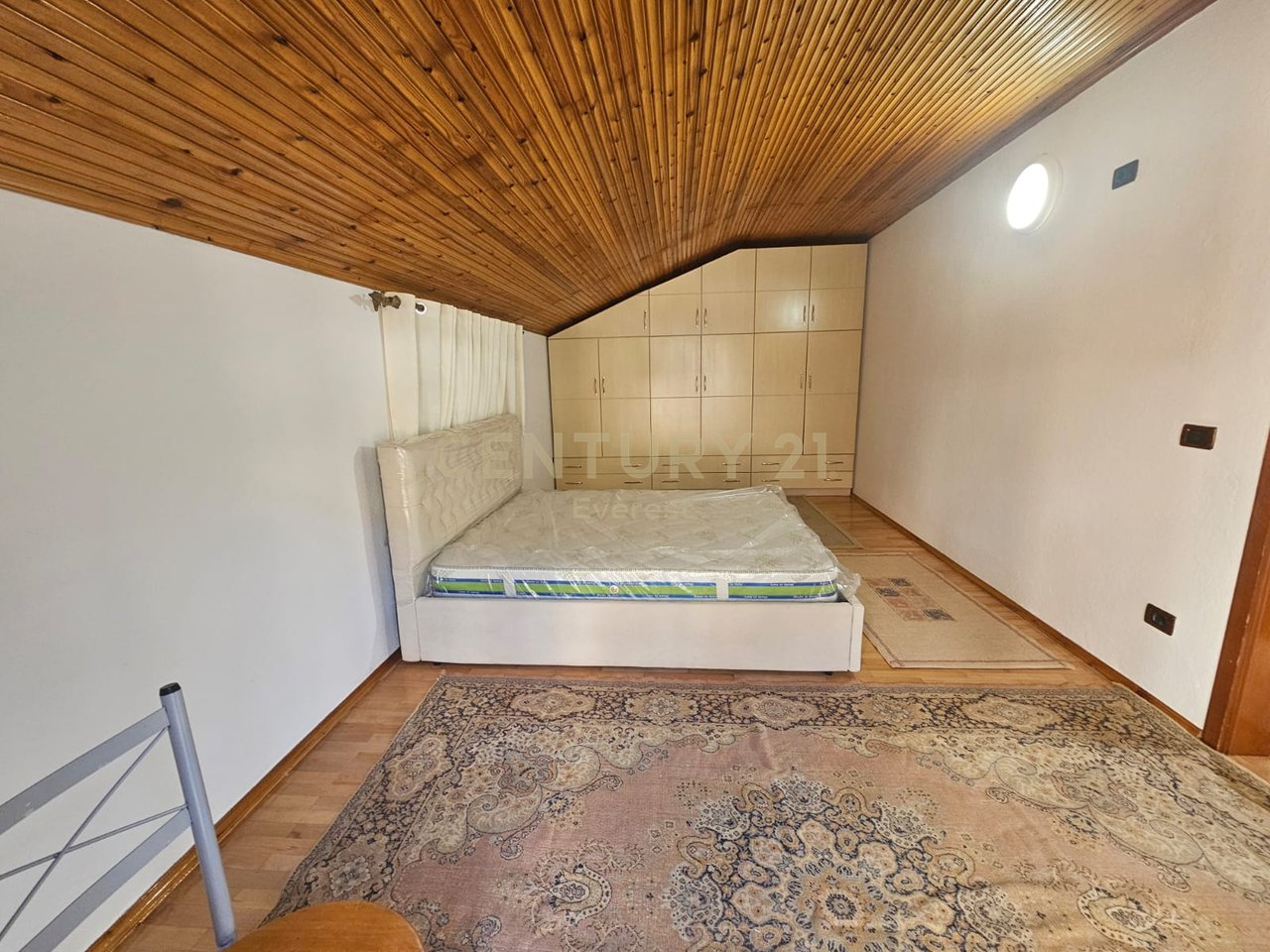 RESTORANT DURRESI, SHESIM DUPLEX 2+1+2 ME 100M2 BODRUM