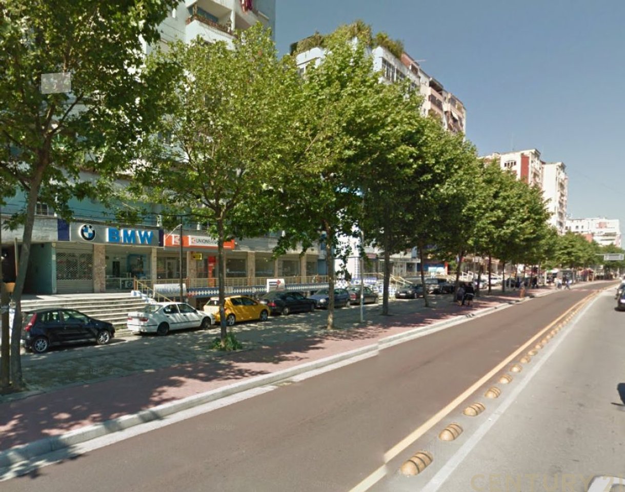 EXCLUSIVE ! LAPRAKE BUZE RRUGES KRYESORE SHESIM  NJESI BIZNESI