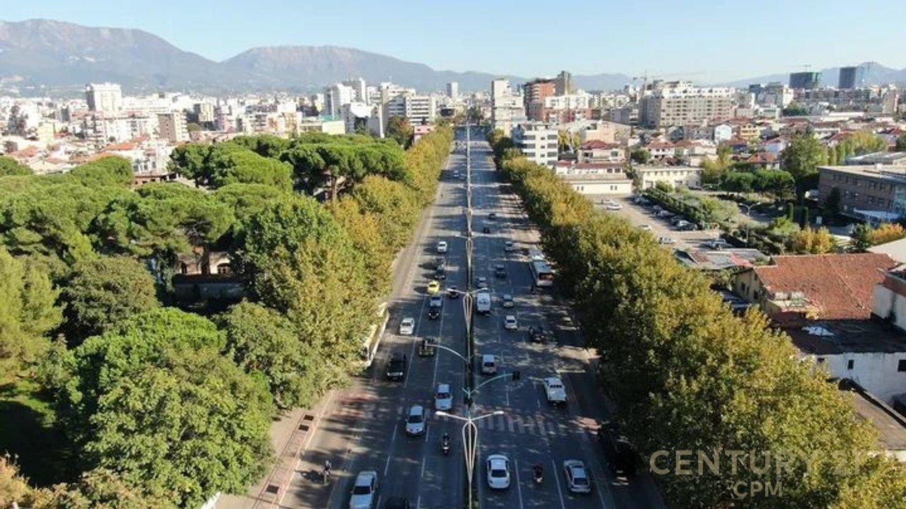 EXCLUSIVE ! LAPRAKE BUZE RRUGES KRYESORE SHESIM  NJESI BIZNESI