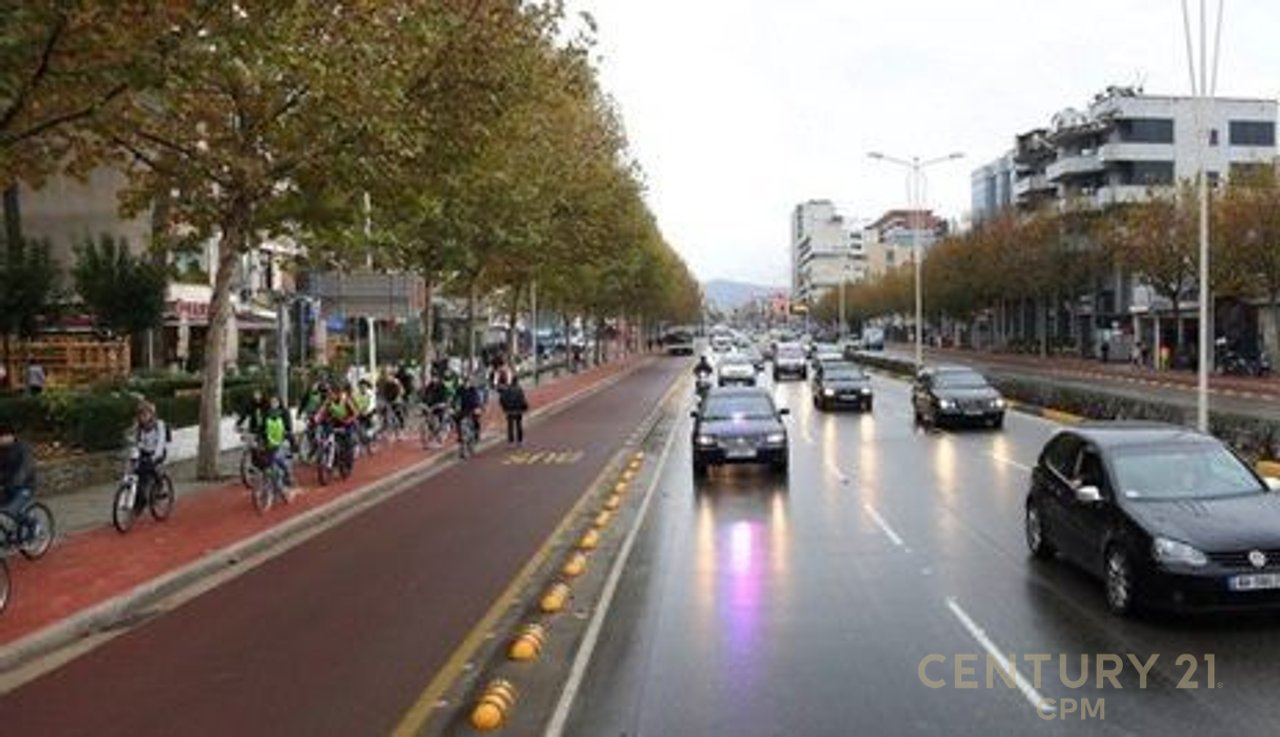 EXCLUSIVE ! LAPRAKE BUZE RRUGES KRYESORE SHESIM  NJESI BIZNESI